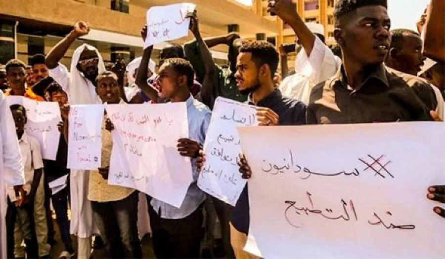 جريدة الراية: التطبيع مع كيان يهود  أهل السودان يرفضون  وعملاء الاستعمار يمكرون